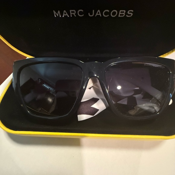 Marc Jacobs Other - Marc Jacobs Dark Frame Sunglasses